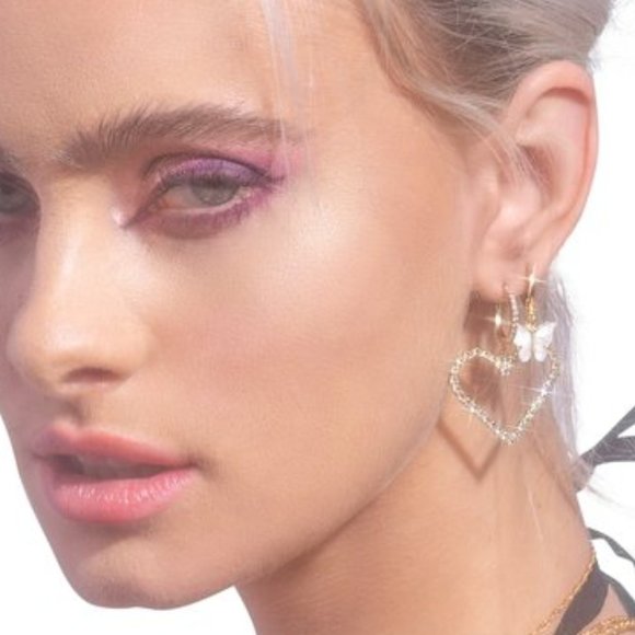 Chvker Dainty Pearl Mint Butterfly Huggie Earrings - Picture 5 of 7